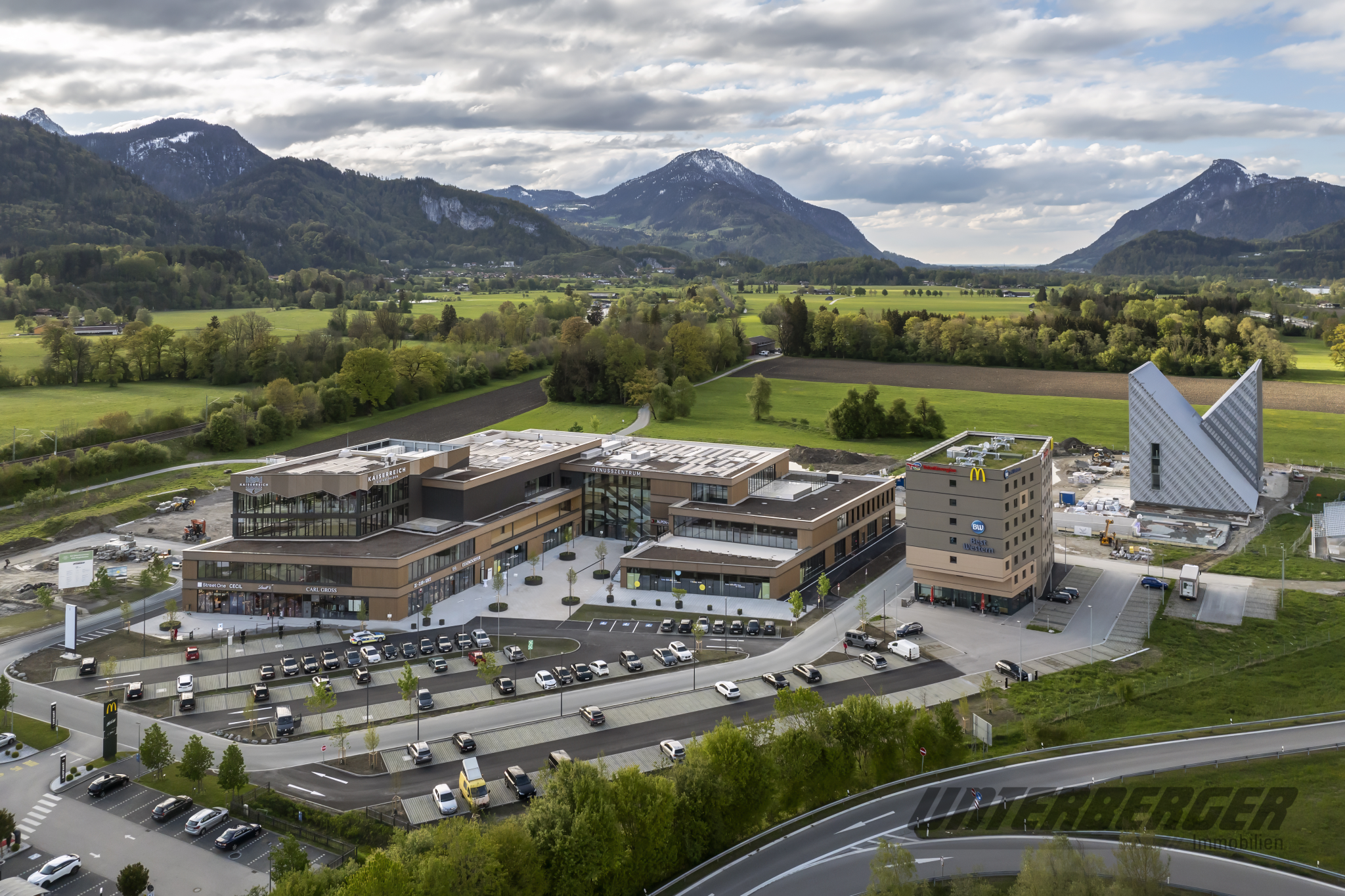 Büro - Kleinbüros von ca. 33 m² - 100 m²  mit Panoramablick in die Bergwelt in Kiefersfelden zu vermieten