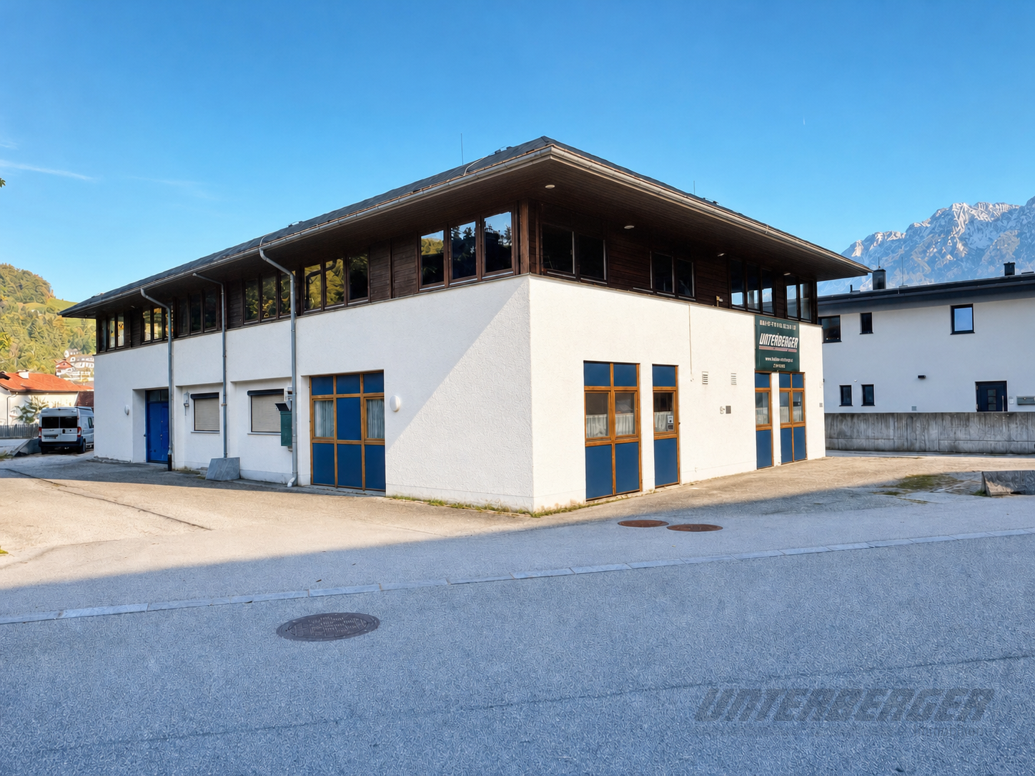 Gewerbeobjekt mit 750 m² Nutzfläche und 970 m² Grundstück zu verkaufen. Projektierte und genehmigte Aufstockung möglich.