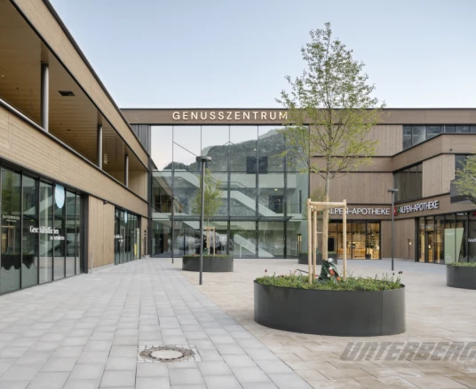 Gewerbe-/Lagerflächen  in Top-Lage an der Inntal-Autobahn A93 Kiefersfelden zu vermieten