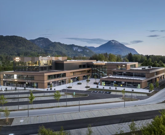 Restaurant mit einzigartiger Panoramablicksonnenterrasse  - direkt an der Autobahnabfahrt Kiefersfelden A93 zu vermieten