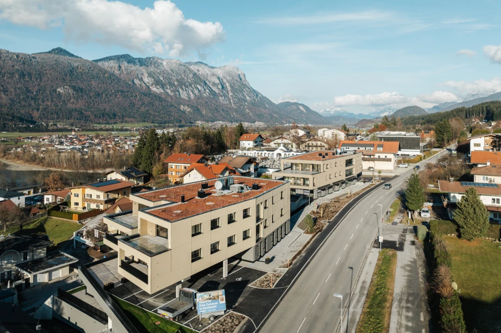 hochwertige 4-Zi.-Wohnung mit beeindruckender Aussicht - bezugfertig ab sofort